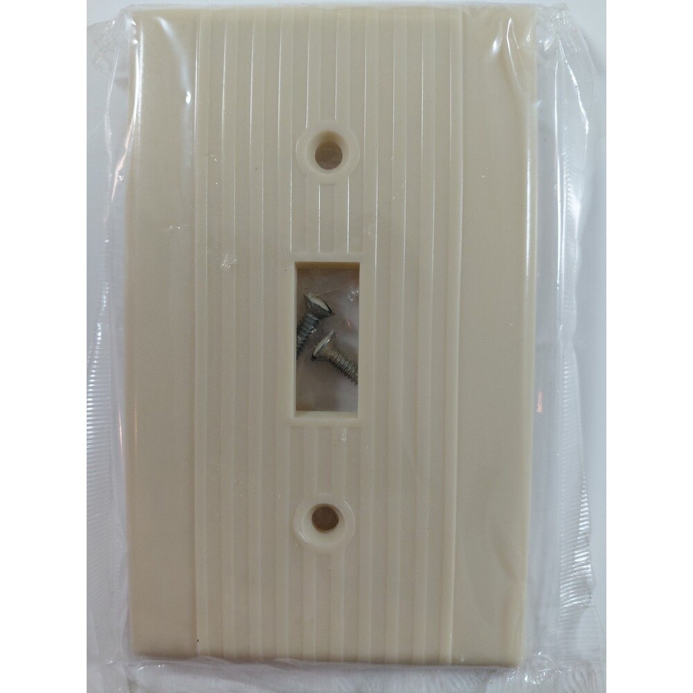 Leviton Ivory Single Gang Ribbed Toggle Switch Wall Plate Cover New with Screws
